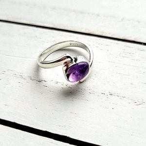 Oval Design Amethyst Ring